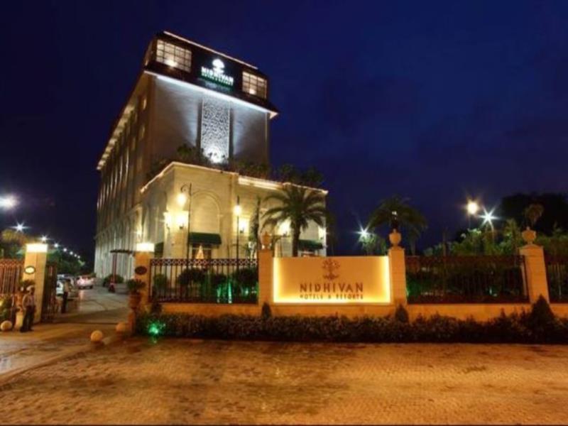 Nidhivan Sarovar Portico Vrindāvan Exterior photo