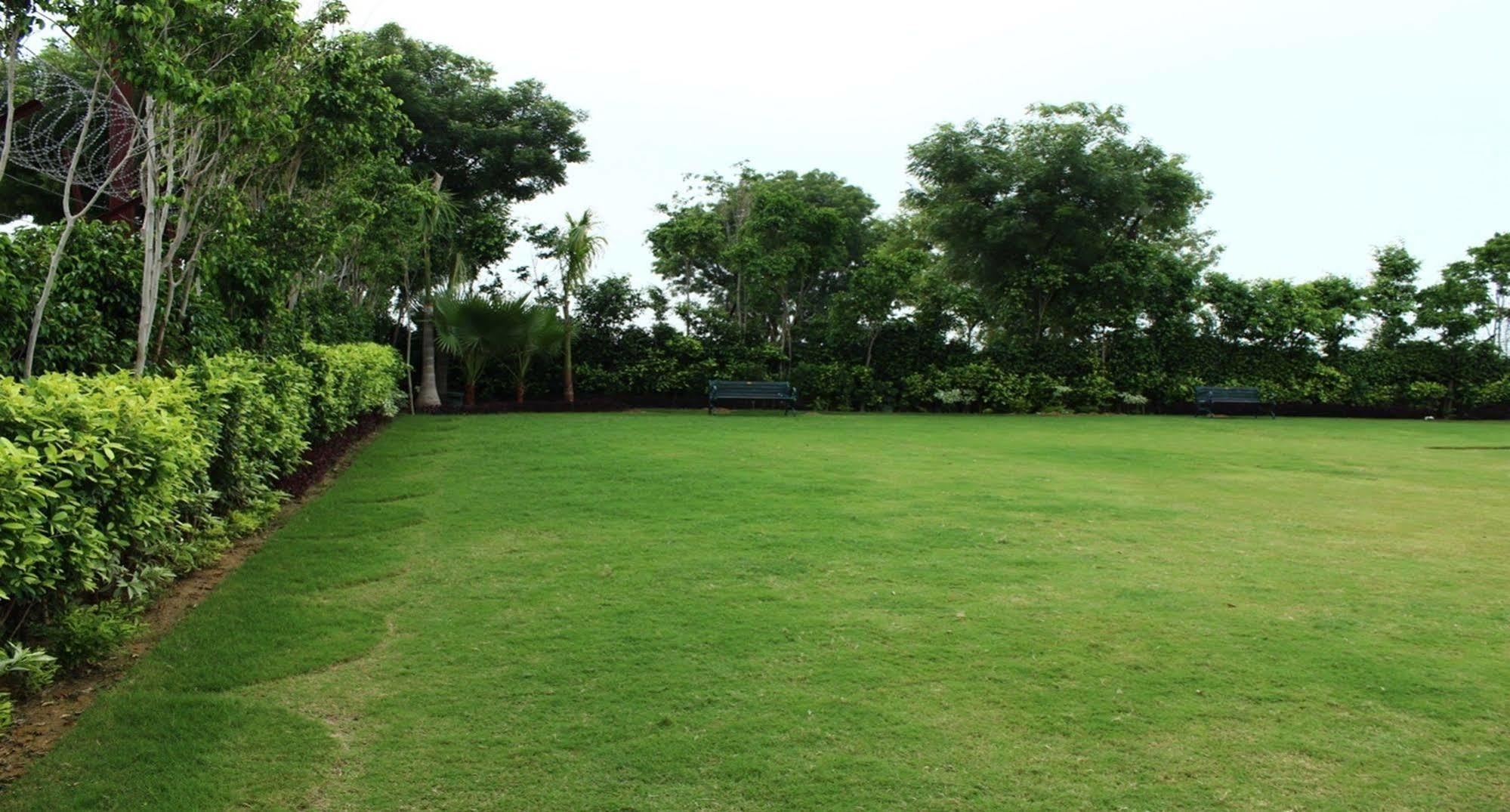 Nidhivan Sarovar Portico Vrindāvan Exterior photo